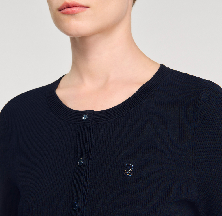 Женский кардиган тонкой вязки в рубчик