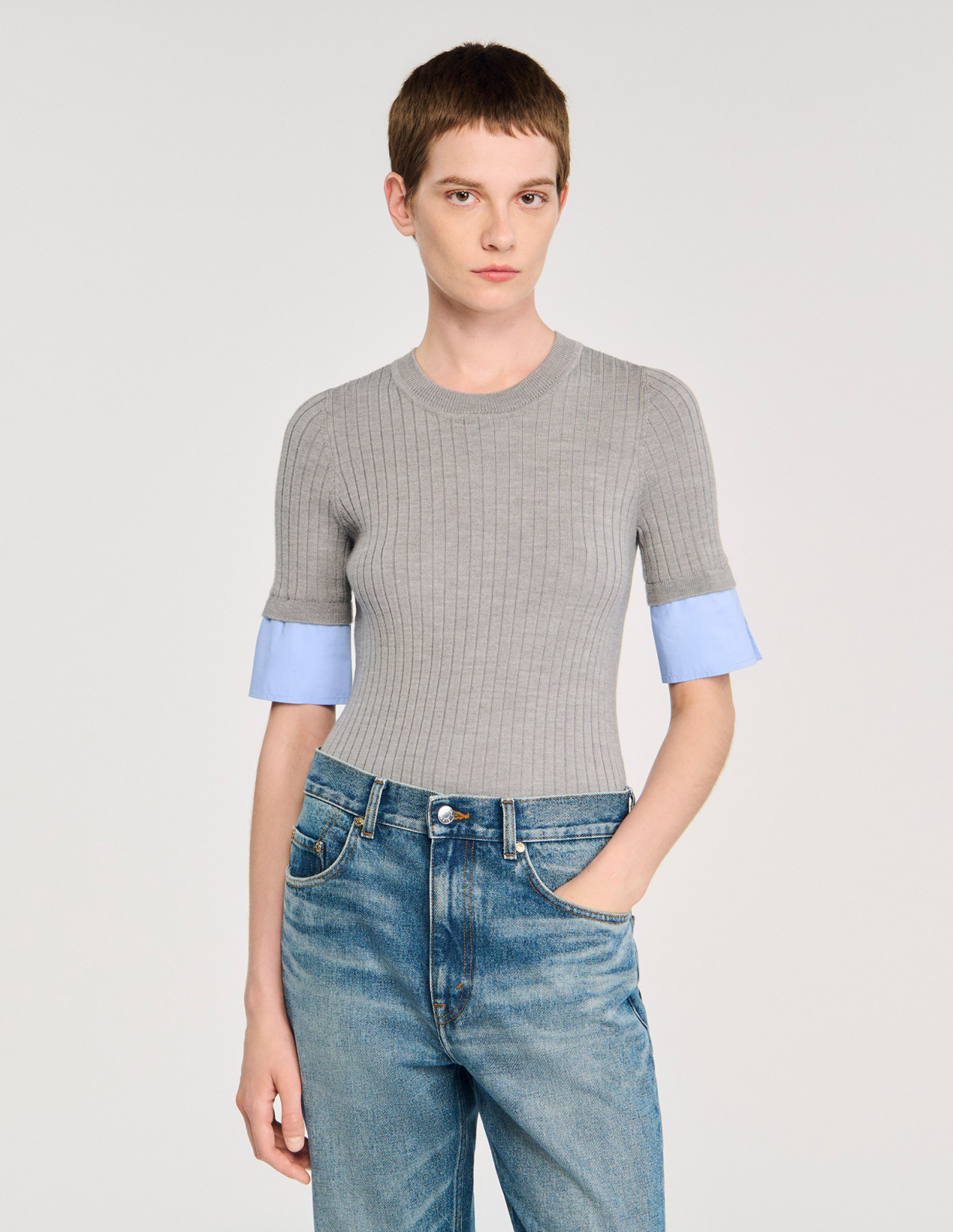 Жіночий джемпер з короткими рукавами та вставками_4