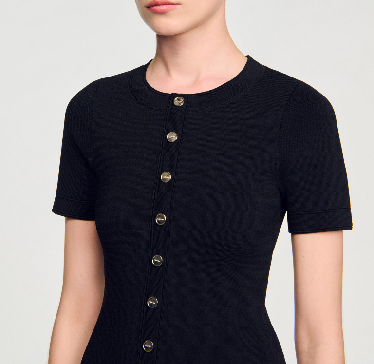 Женское черное короткое платье с оборками