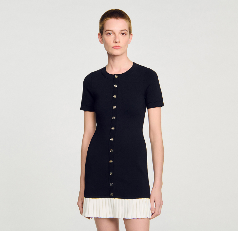 Женское черное короткое платье с оборками