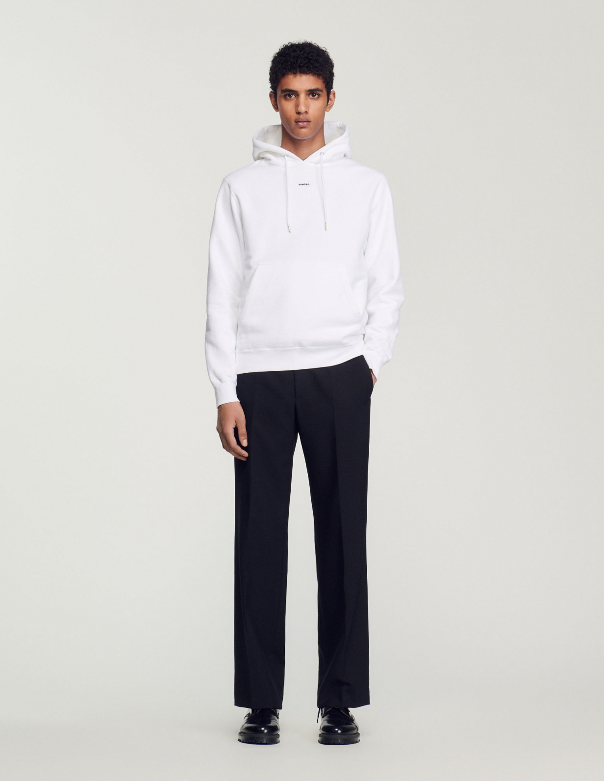 Чоловічий білий худий_1