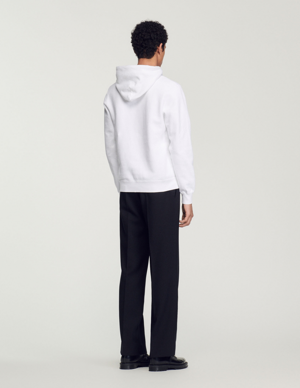 Чоловічий білий худий_3