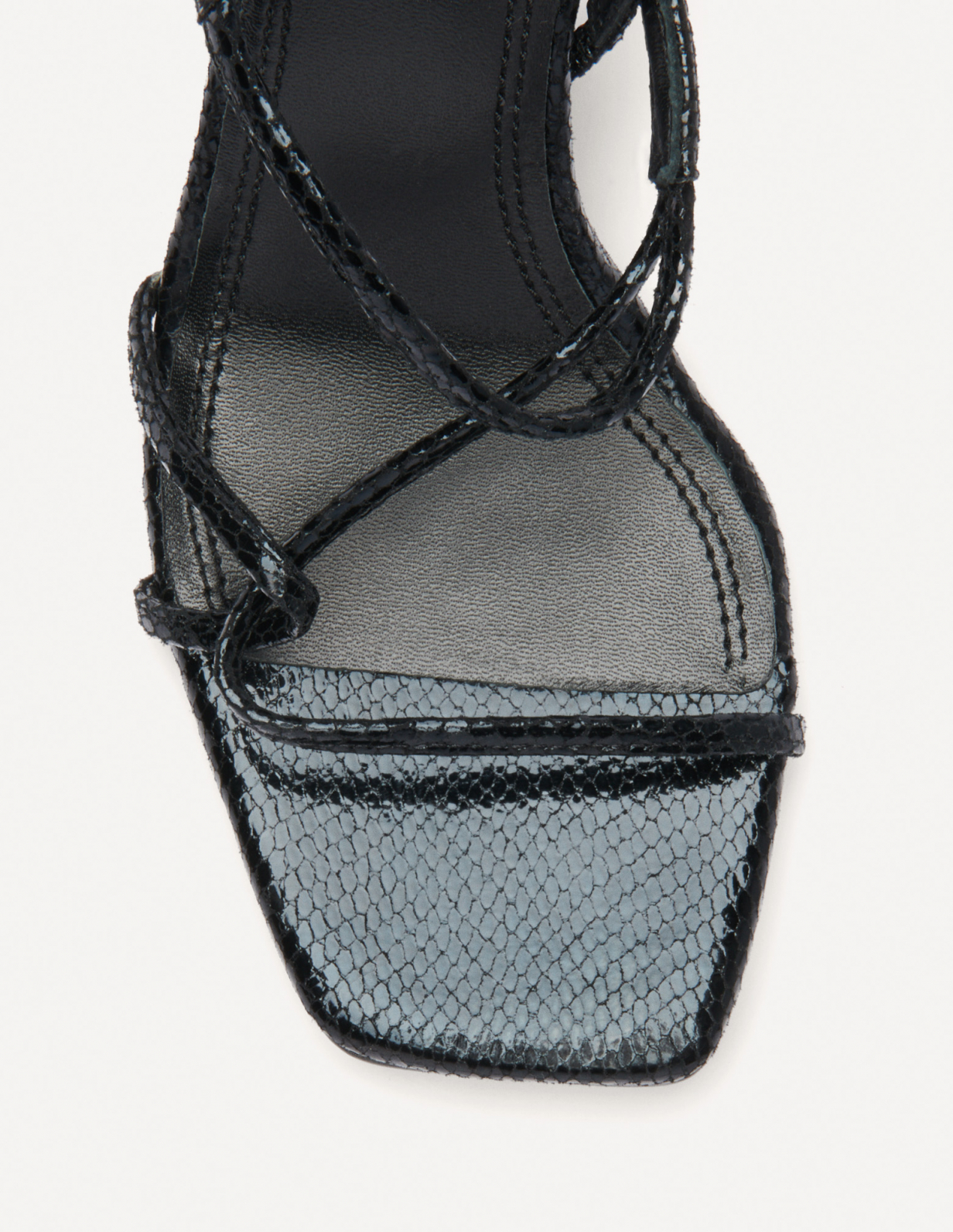 Жіночі босоніжки на тонких ремінцях_4