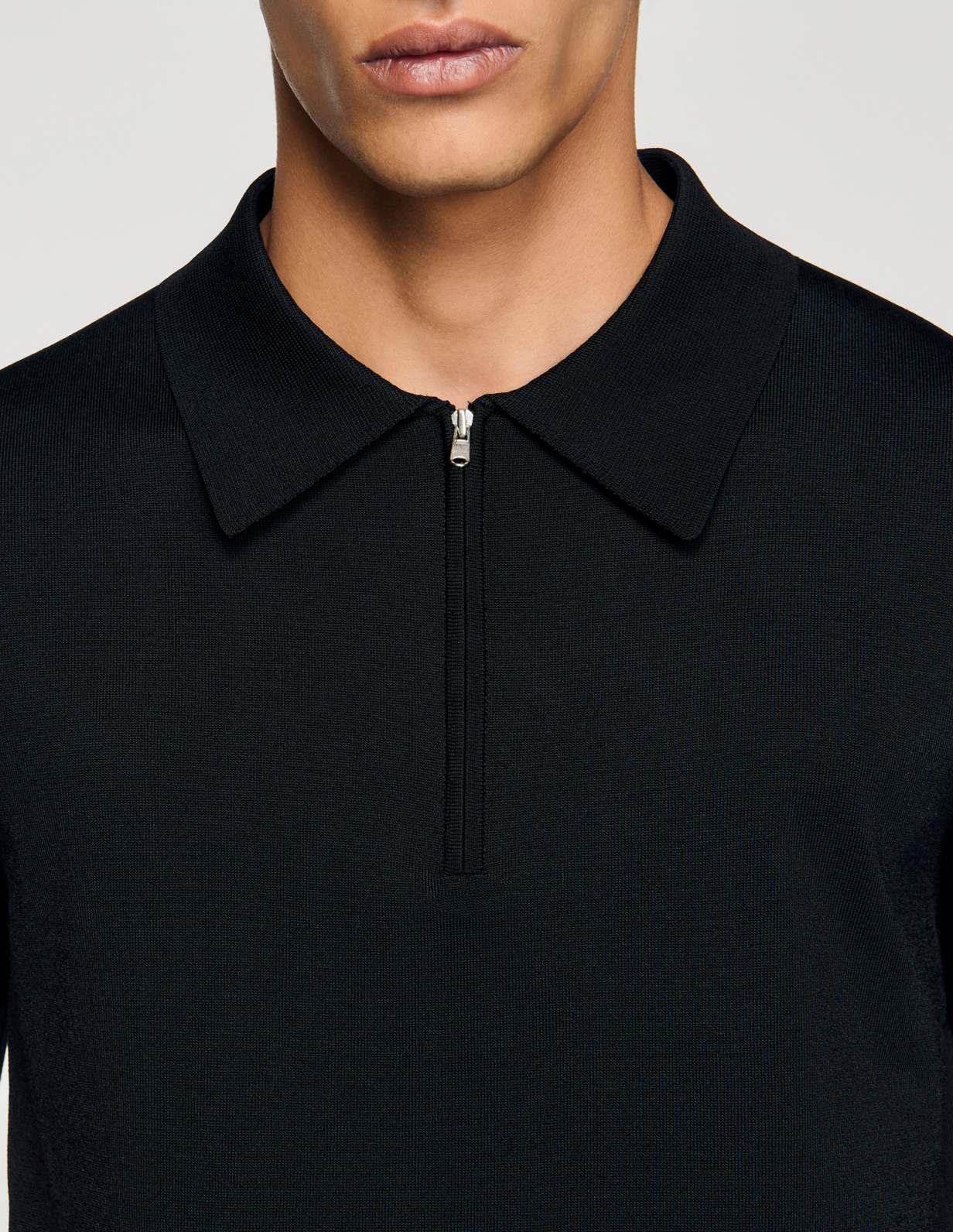 Чоловіче чорне в'язане поло із застібкою-блискавкою_3