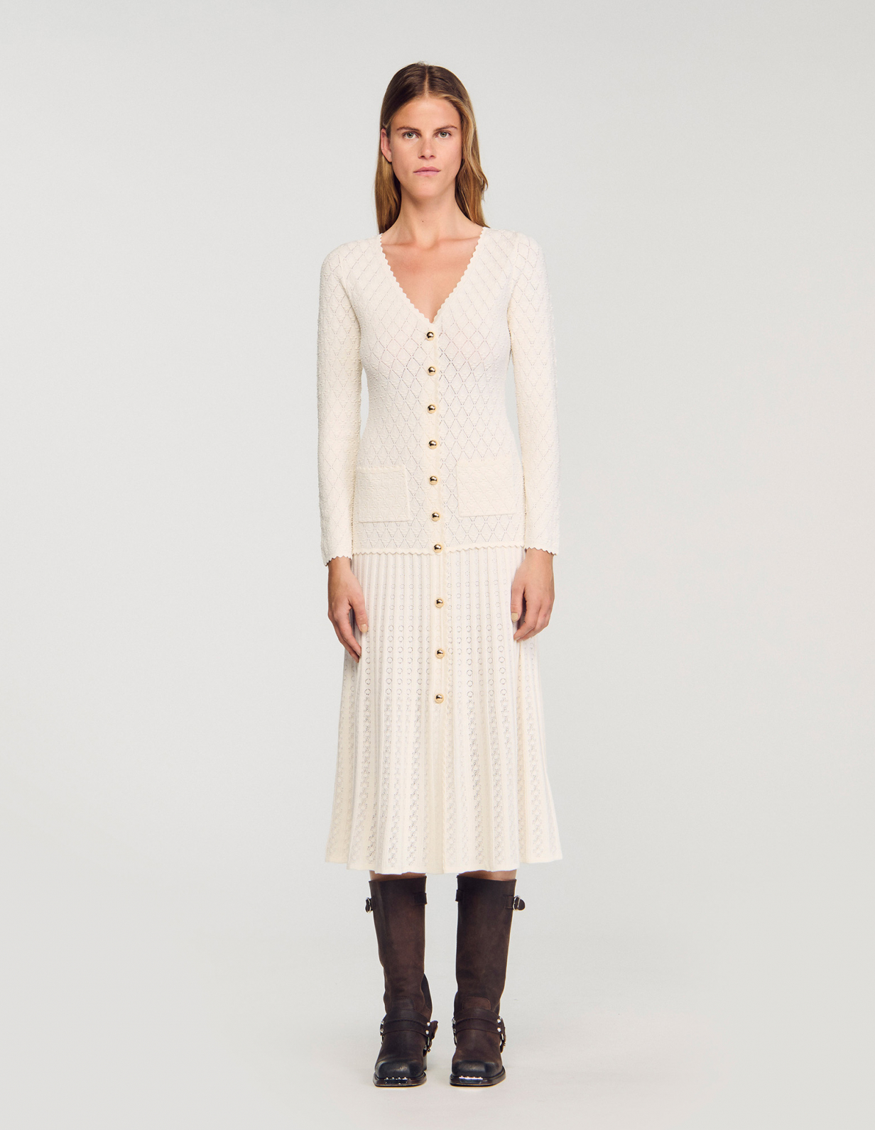 Женское молочное платье фантазийной вязки_2