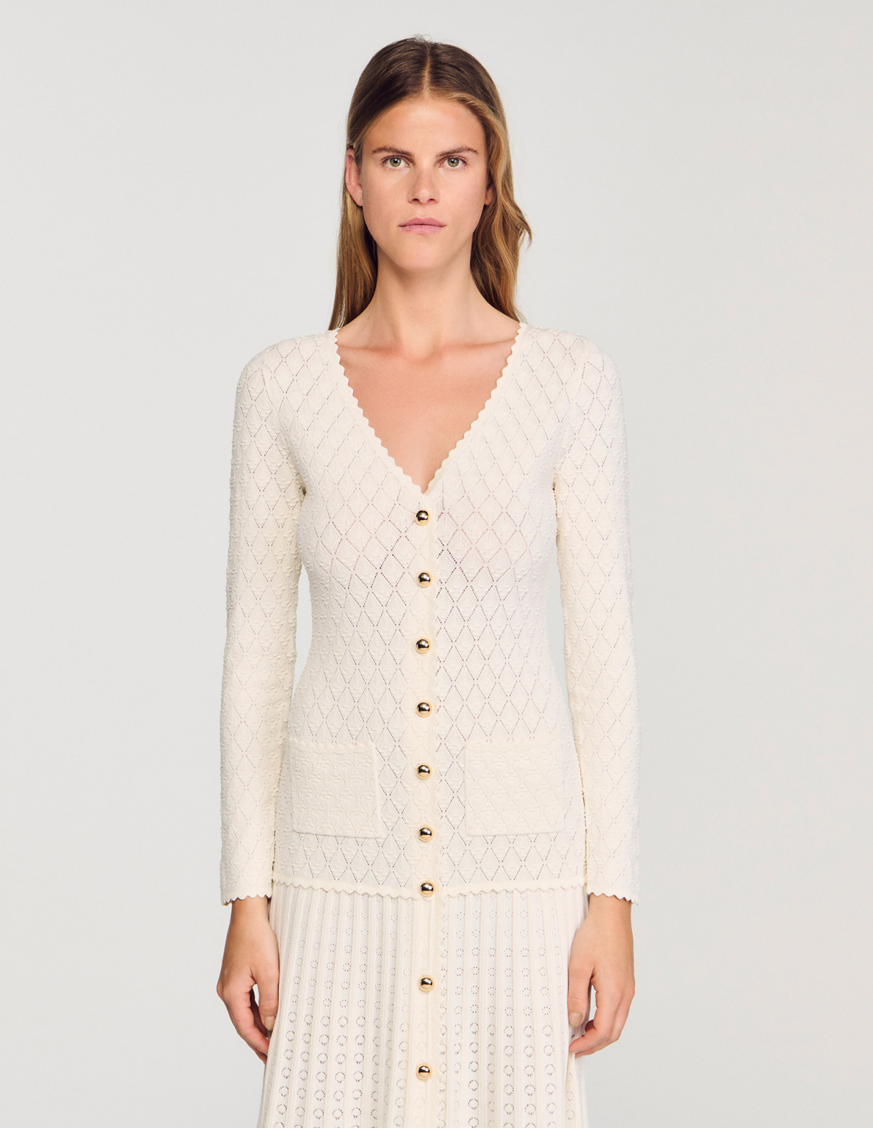 Женское молочное платье фантазийной вязки_4