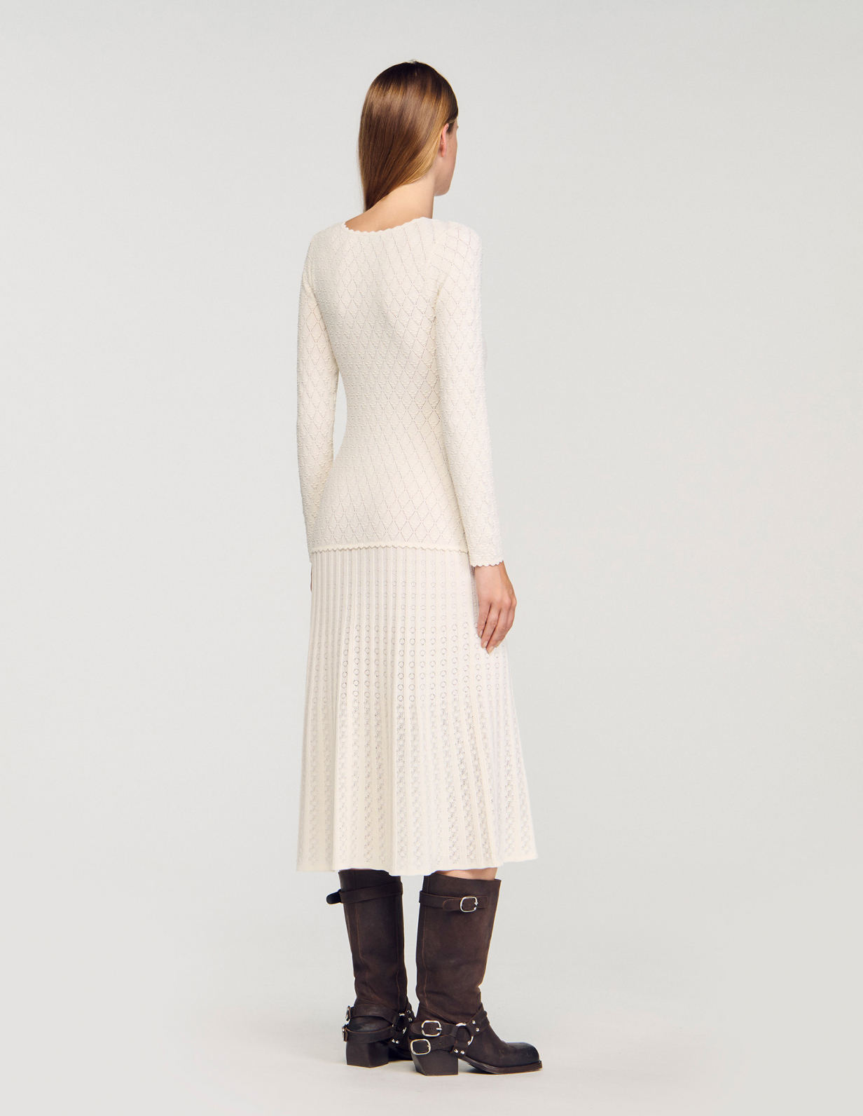 Женское молочное платье фантазийной вязки_5